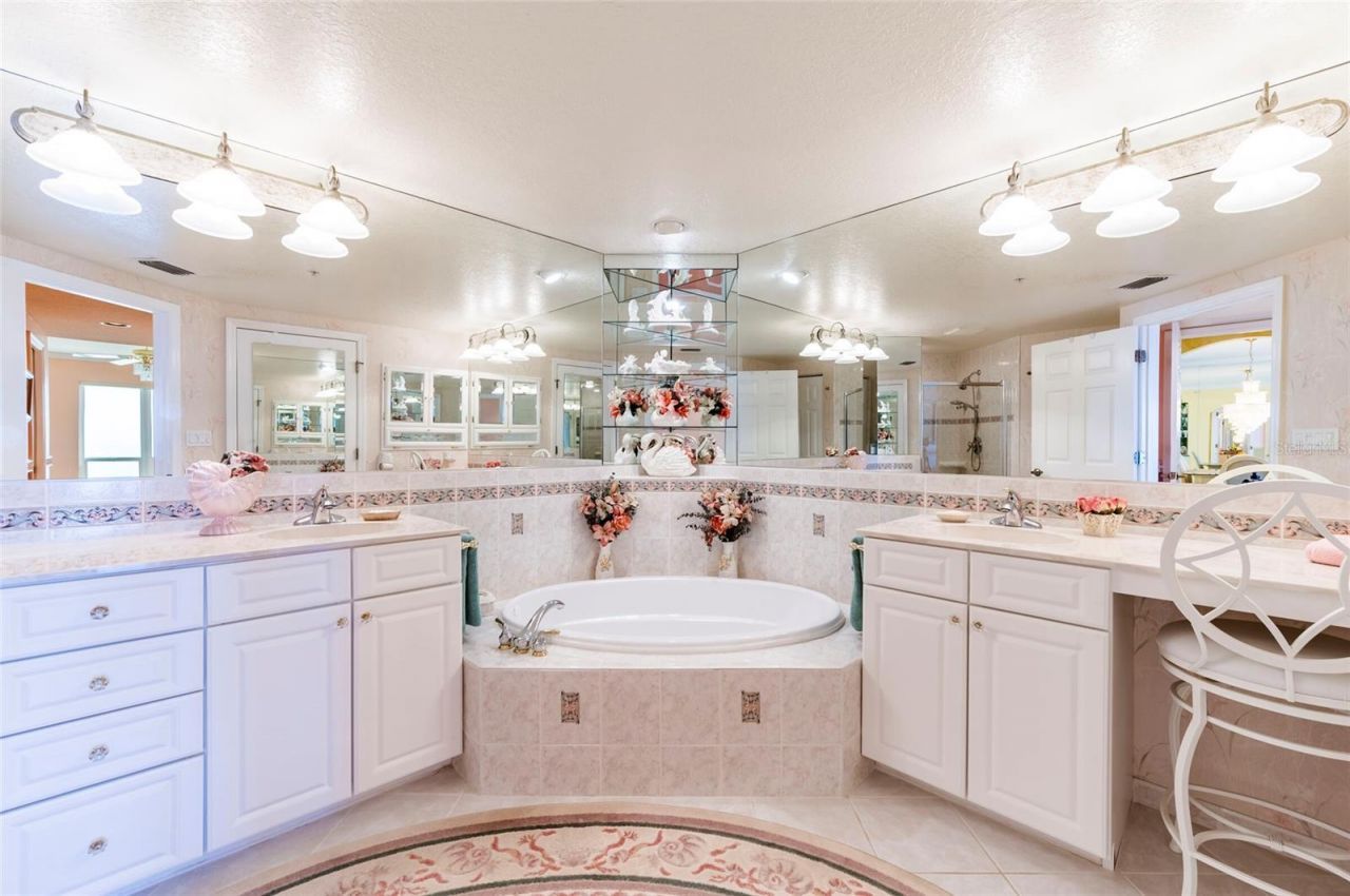 16750 Gulf Boulevard, Unit 414, North Redington Beach, FL 33708 Photo