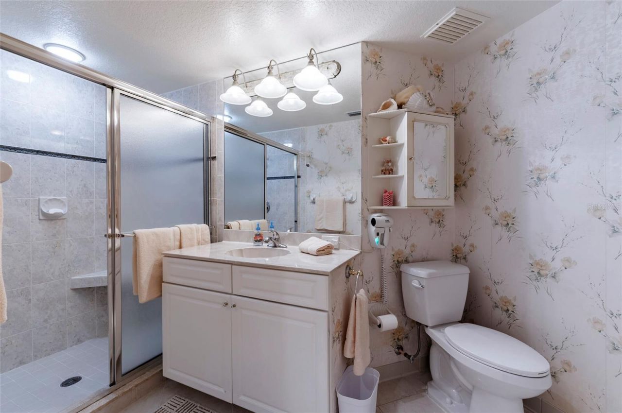 16750 Gulf Boulevard, Unit 414, North Redington Beach, FL 33708 Photo