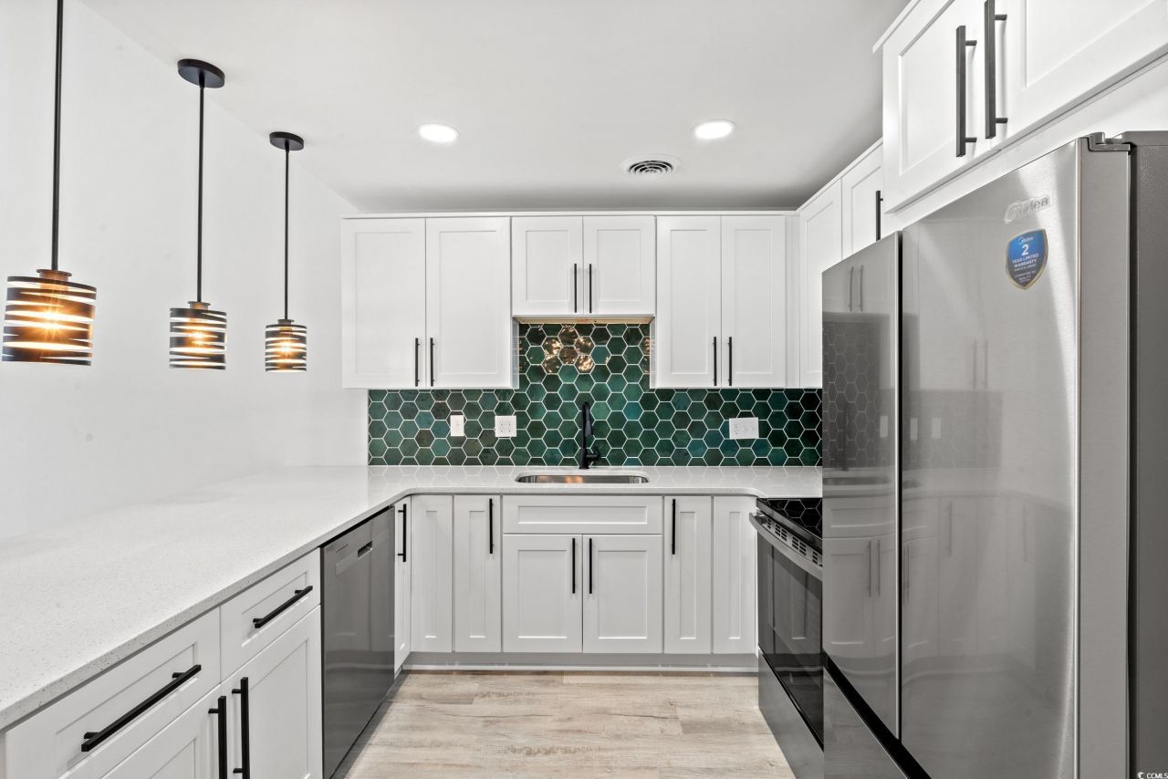 1890 Colony Dr. Photo 9