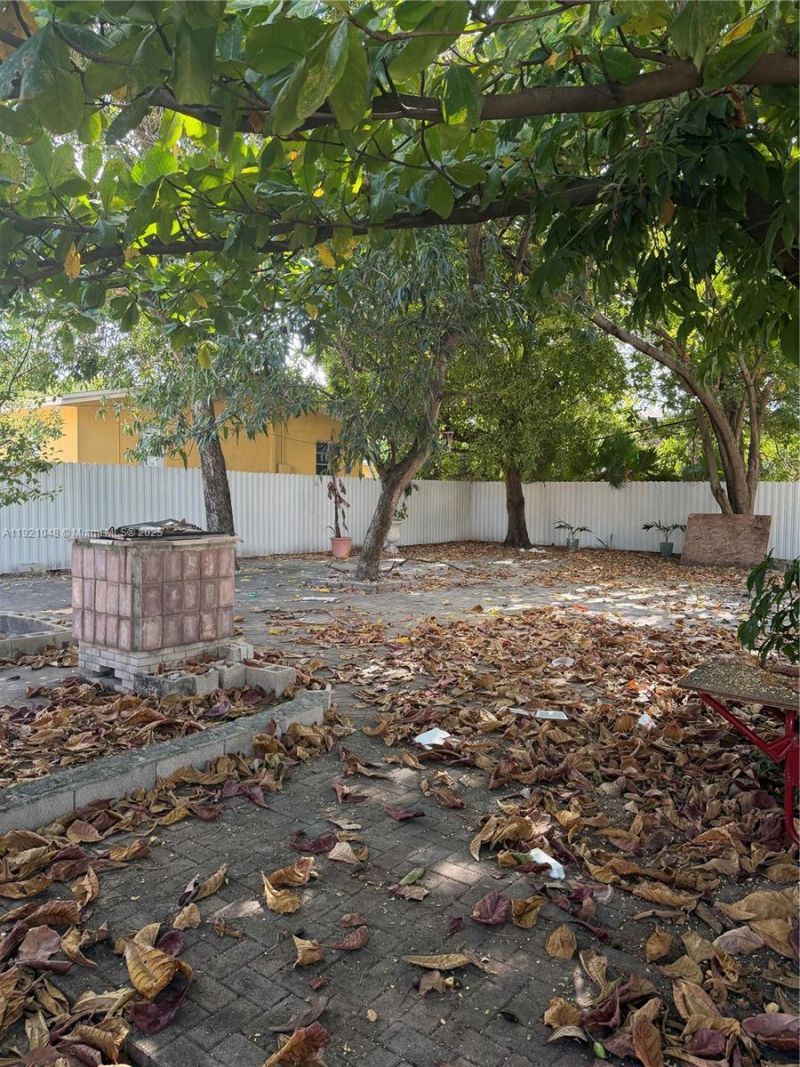 990 SW 9th St, Miami, FL 33130 Photo