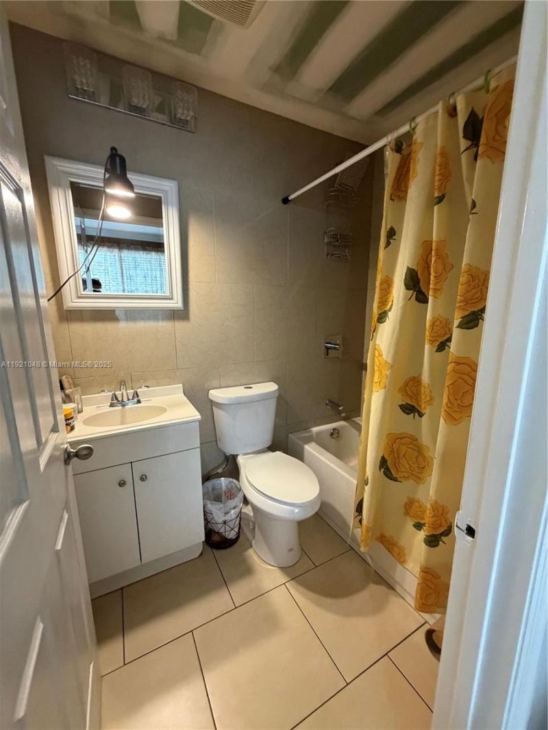 990 SW 9th St, Miami, FL 33130 Photo