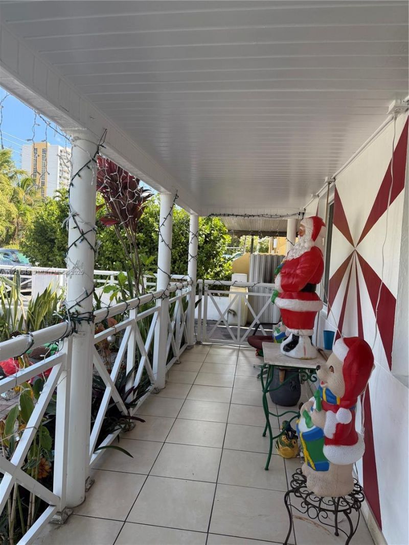 990 SW 9th St, Miami, FL 33130 Photo