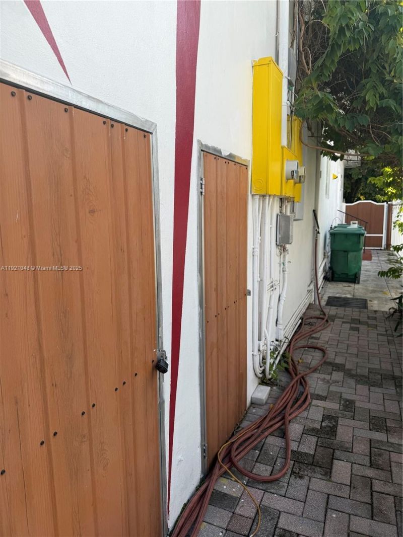 990 SW 9th St, Miami, FL 33130 Photo