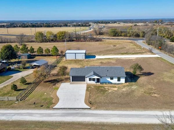 718 Arapaho Drive, Tioga, TX 76271