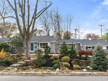 581 W Lockwood Avenue, Webster Groves, MO 63119