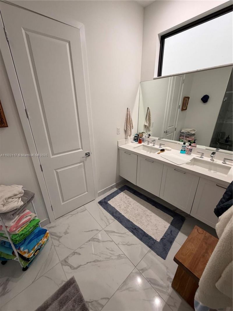 8119 NW 47th Ter, Doral, FL 33166 Photo