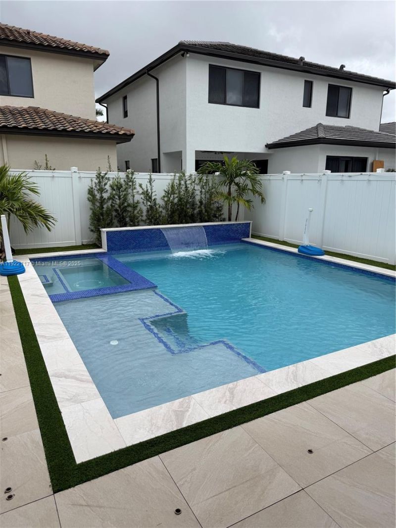 8119 NW 47th Ter, Doral, FL 33166 Photo