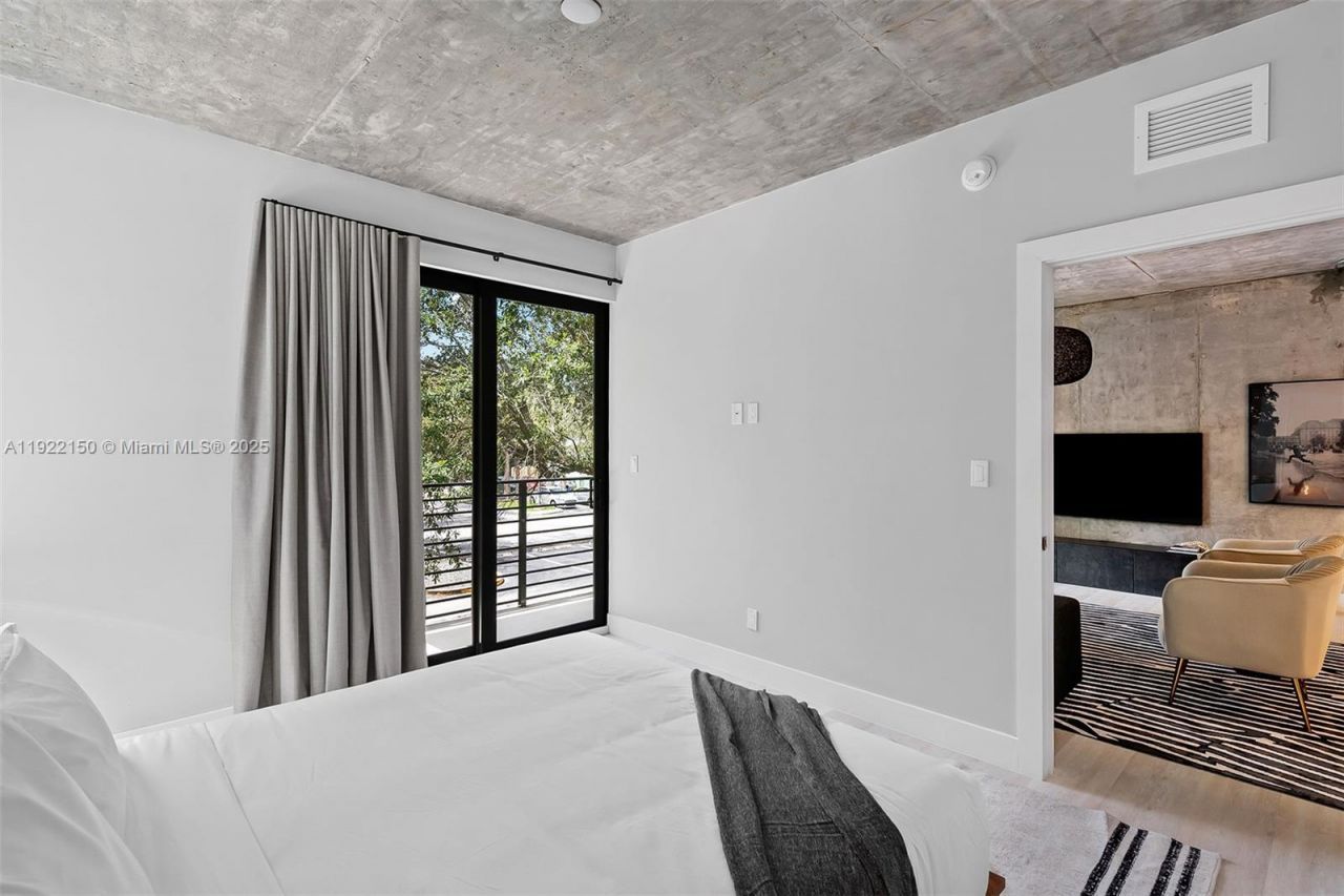 637 NE 4th Ave, Fort Lauderdale, FL 33304 Photo