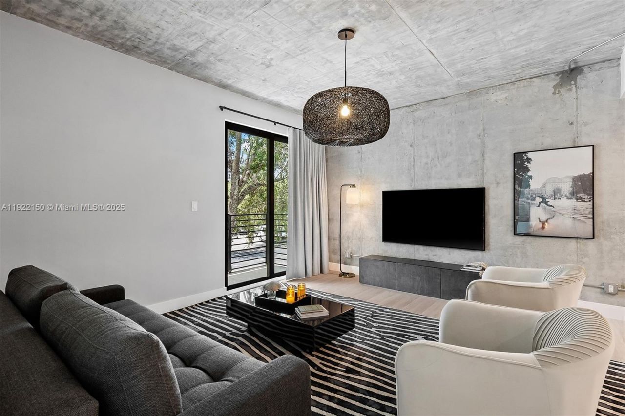 637 NE 4th Ave, Fort Lauderdale, FL 33304 Photo