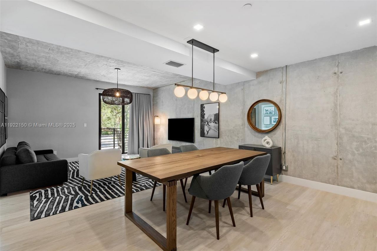 637 NE 4th Ave, Fort Lauderdale, FL 33304 Photo