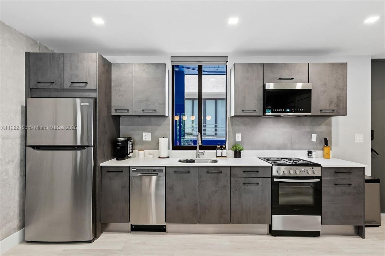 637 NE 4th Ave, Fort Lauderdale, FL 33304 Photo