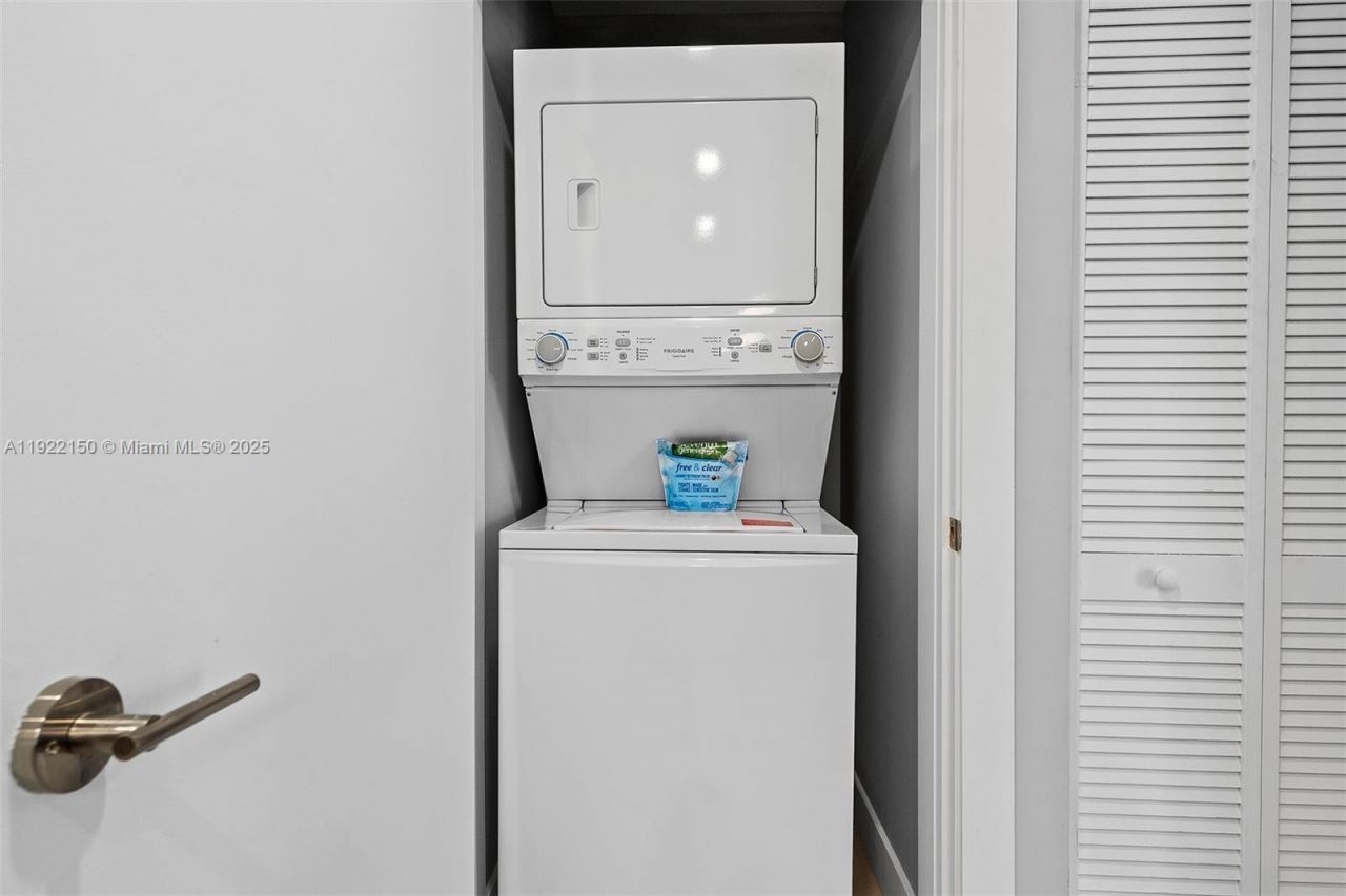637 NE 4th Ave, Fort Lauderdale, FL 33304 Photo