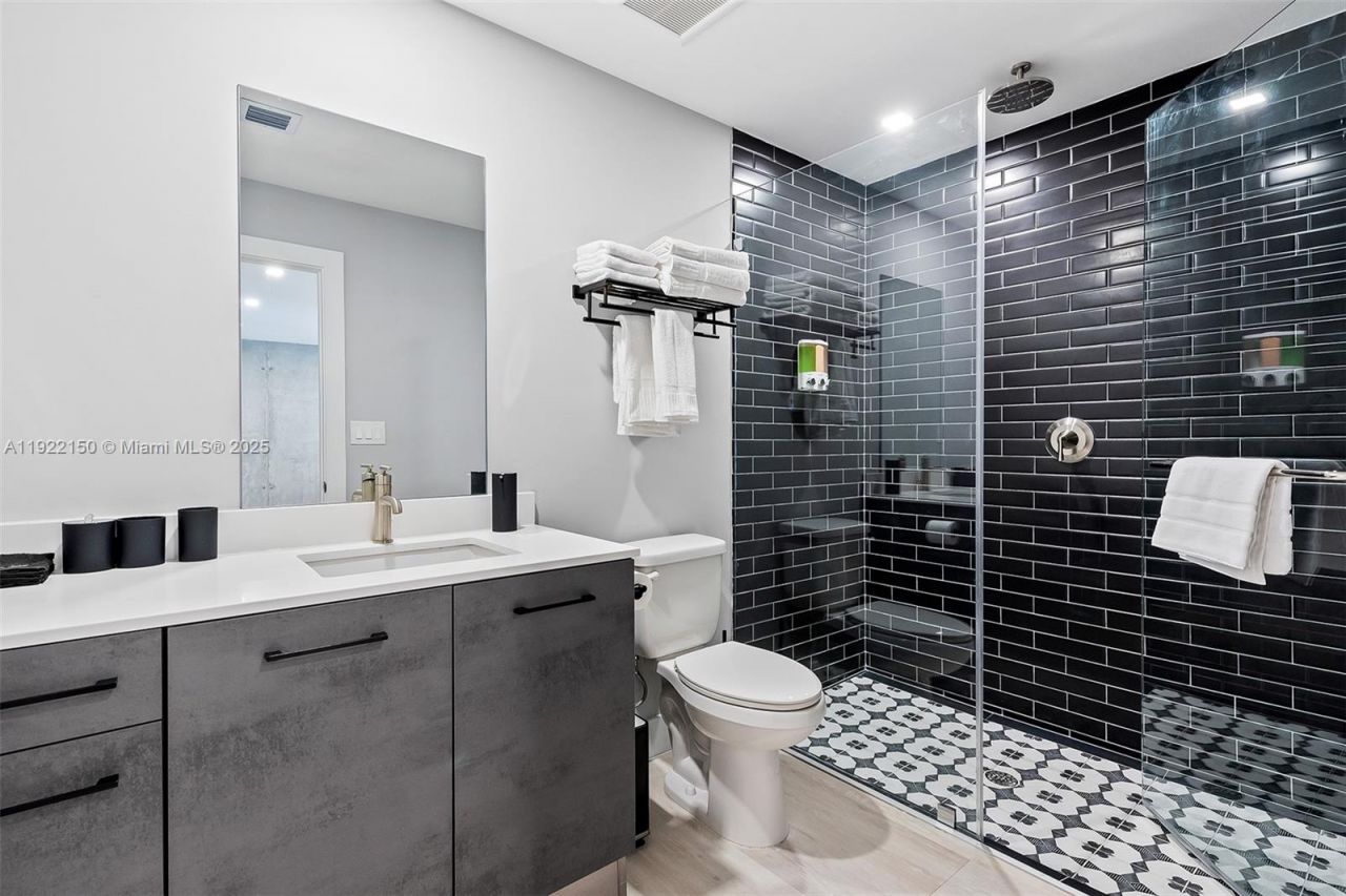 637 NE 4th Ave, Fort Lauderdale, FL 33304 Photo