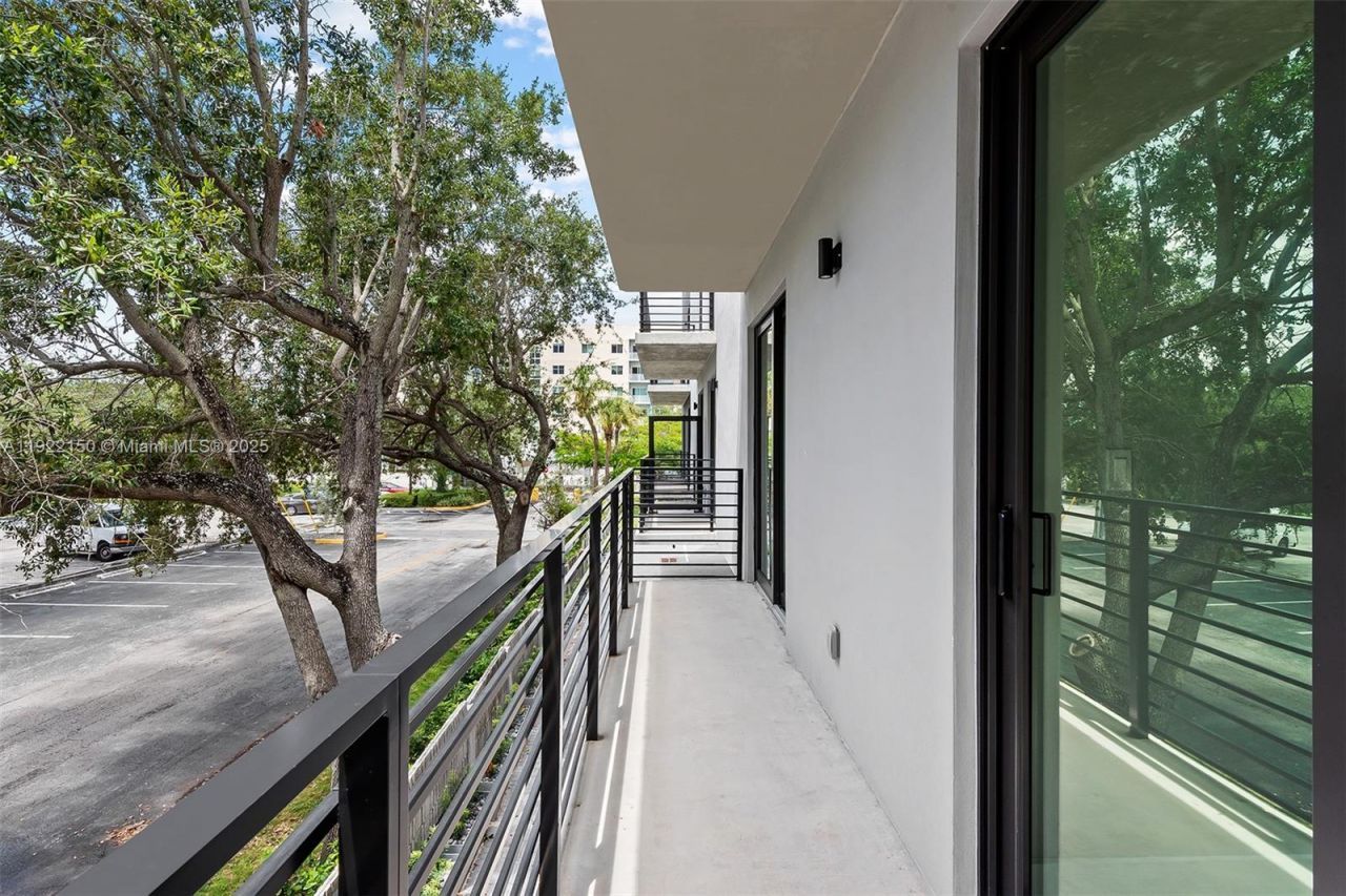 637 NE 4th Ave, Fort Lauderdale, FL 33304 Photo
