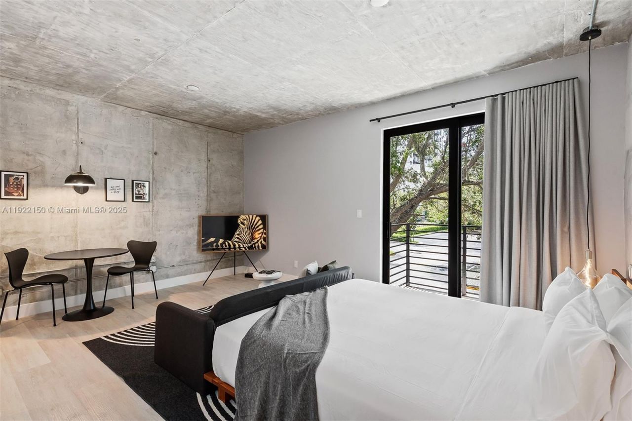 637 NE 4th Ave, Fort Lauderdale, FL 33304 Photo