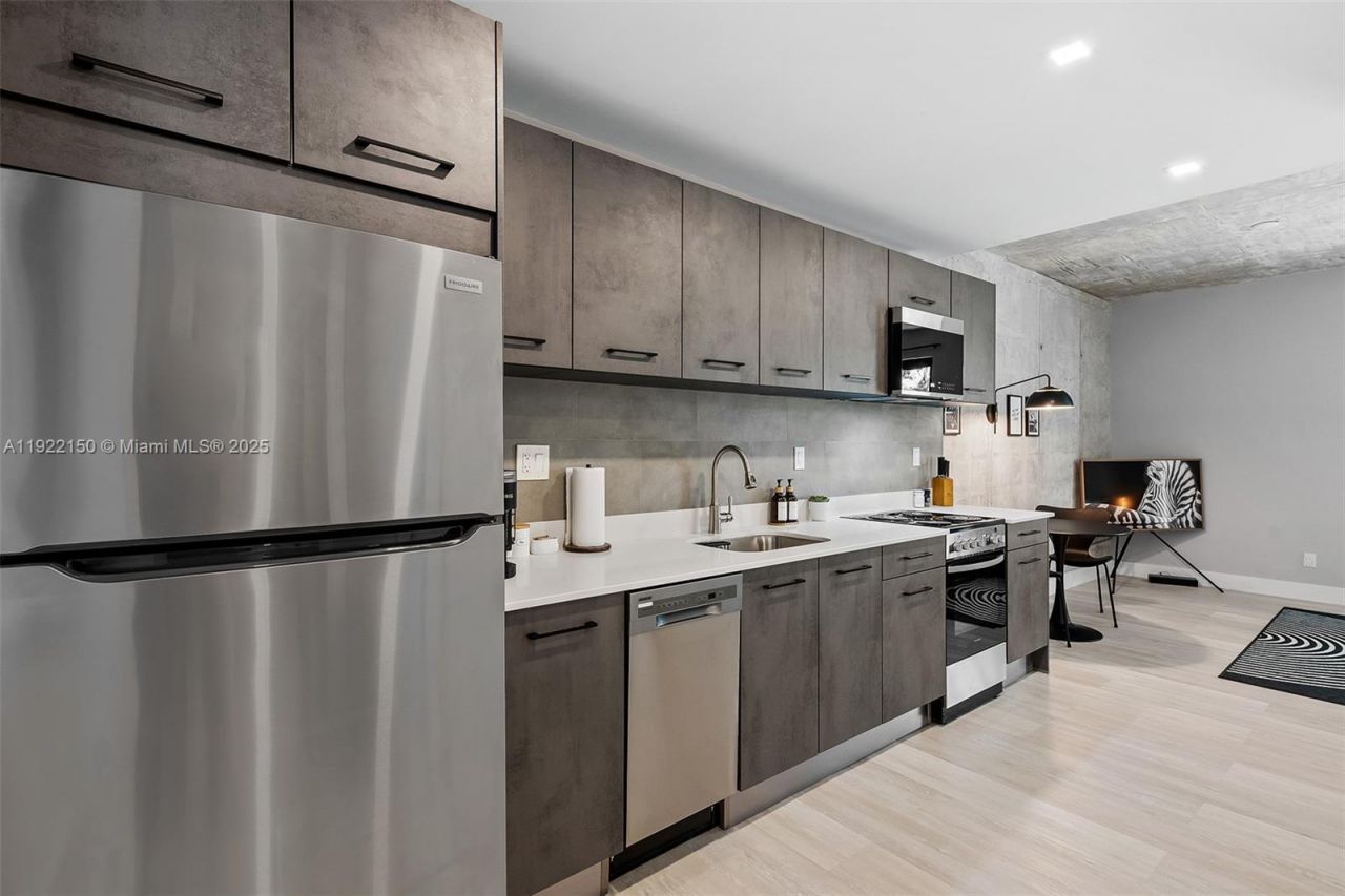 637 NE 4th Ave, Fort Lauderdale, FL 33304 Photo