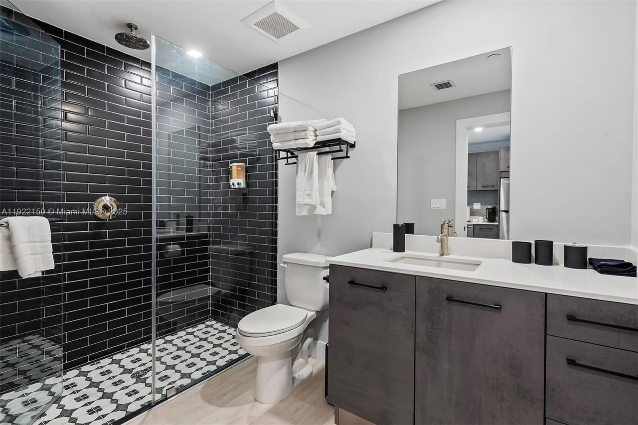637 NE 4th Ave, Fort Lauderdale, FL 33304 Photo
