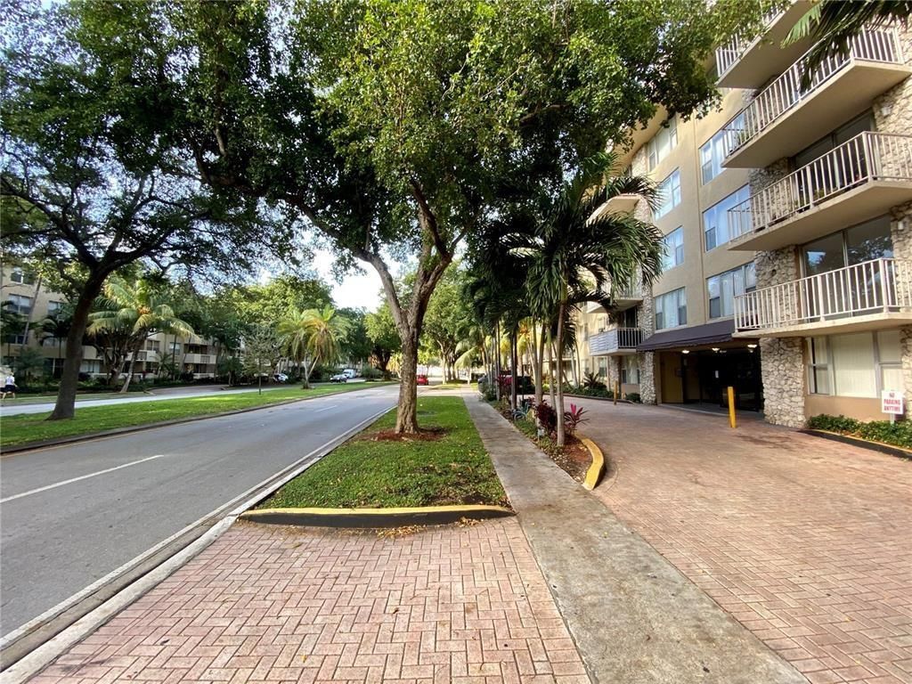 1805 Sans Souci Boulevard, Unit 403, North Miami, FL 33181 Photo
