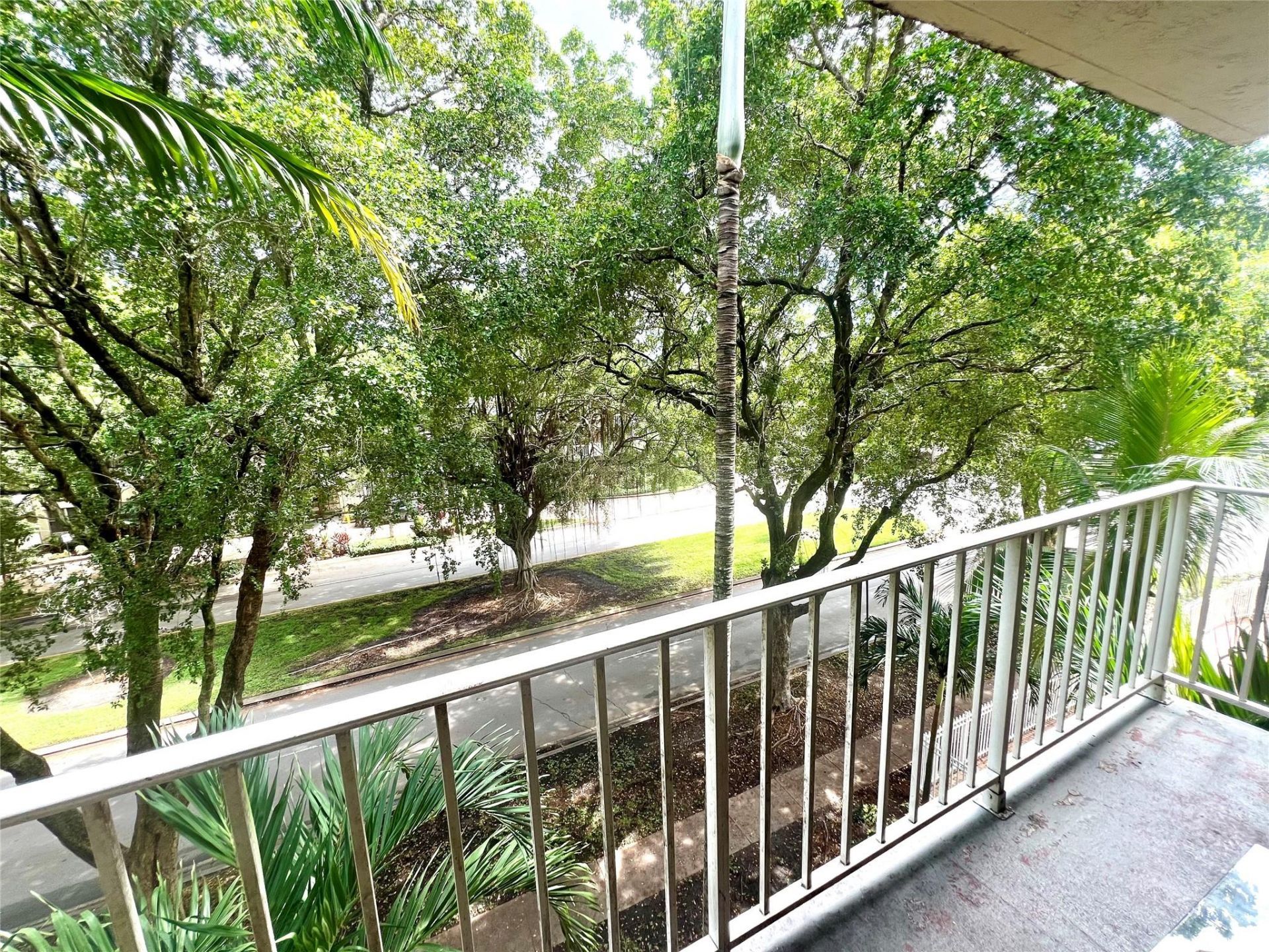 1805 Sans Souci Boulevard, Unit 403, North Miami, FL 33181 Photo