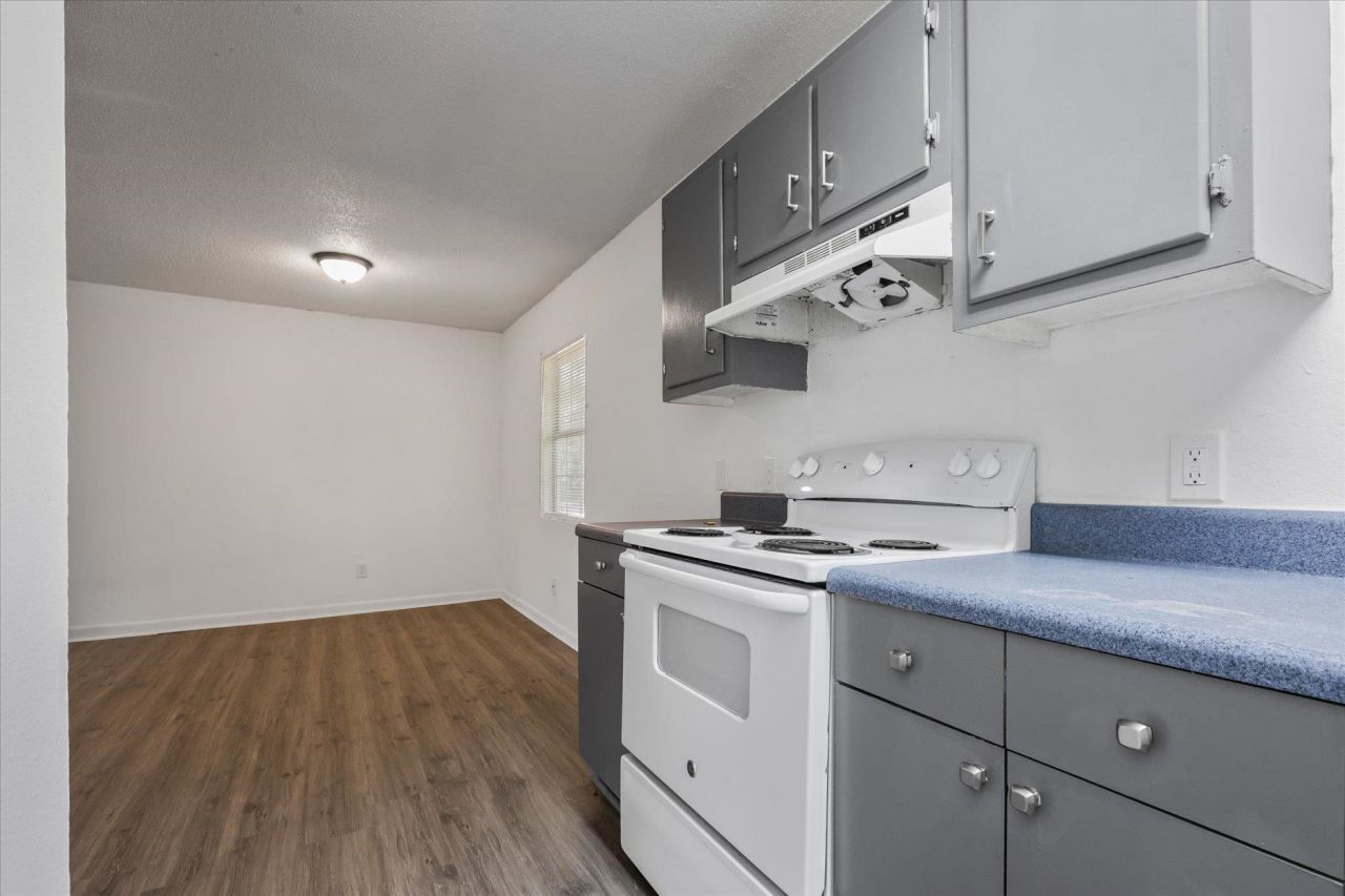 851 Maple Street, Unit 8, Chattahoochee, FL 32324 Photo