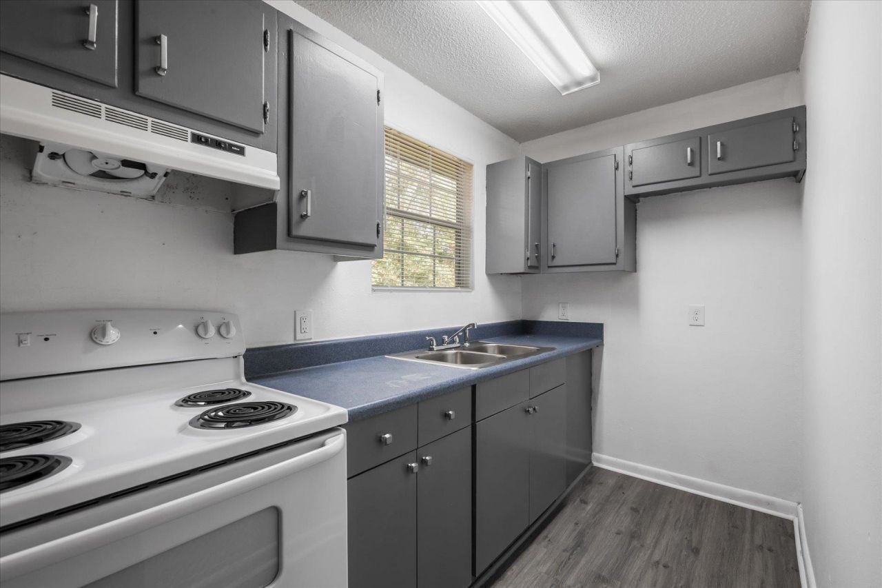 851 Maple Street, Unit 8, Chattahoochee, FL 32324 Photo