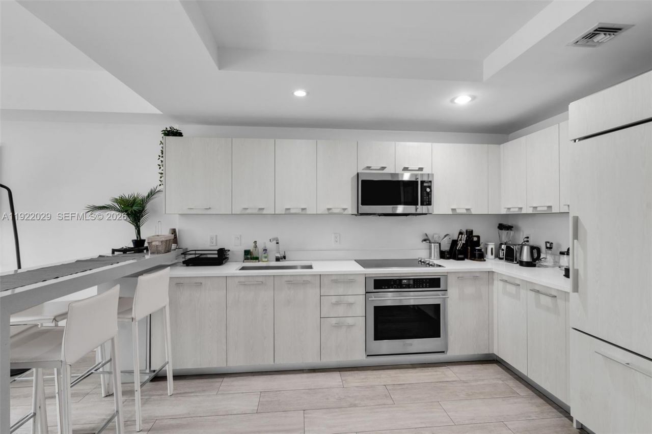 55 SW 9th St, Unit 1705, Miami, FL 33130 Photo