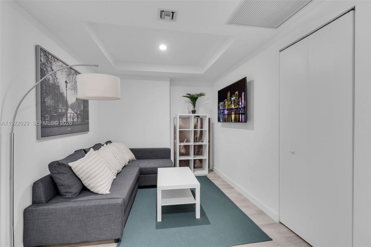 55 SW 9th St, Unit 1705, Miami, FL 33130 Photo