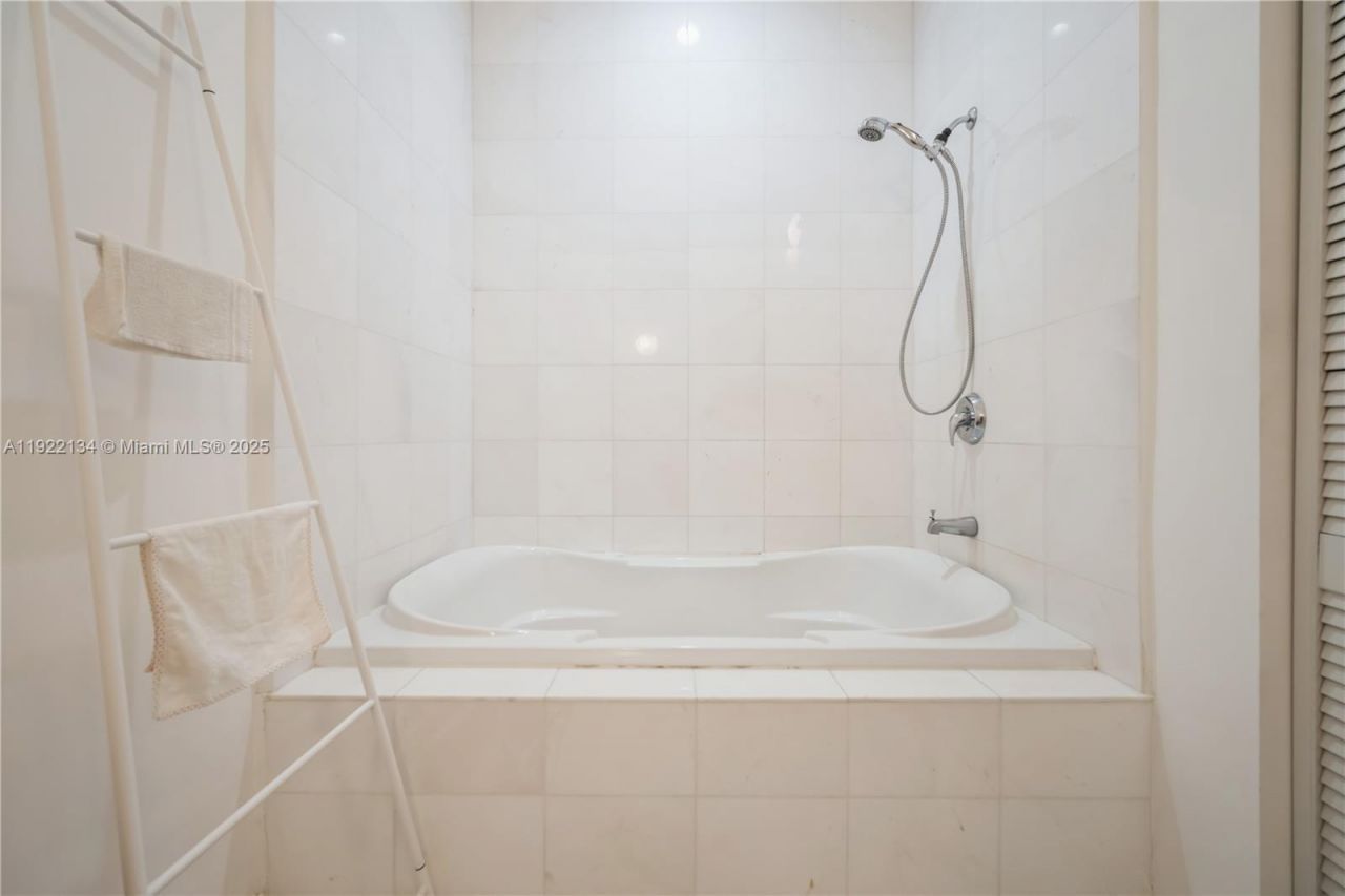 2001 Meridian Ave, Unit 512, Miami Beach, FL 33139 Photo