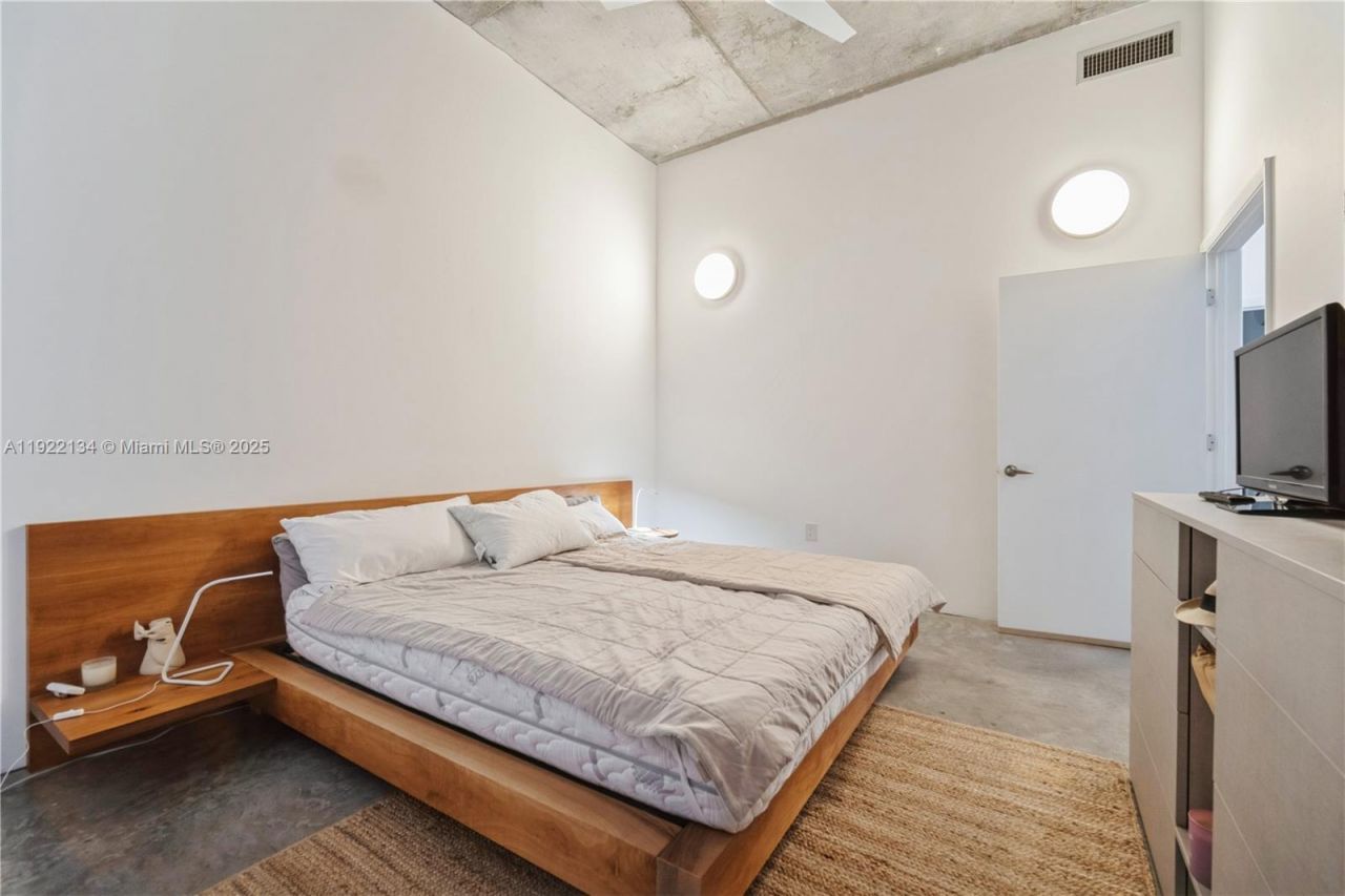 2001 Meridian Ave, Unit 512, Miami Beach, FL 33139 Photo