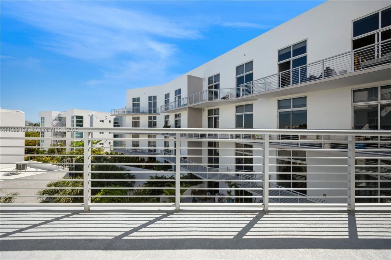 2001 Meridian Ave, Unit 512, Miami Beach, FL 33139 Photo