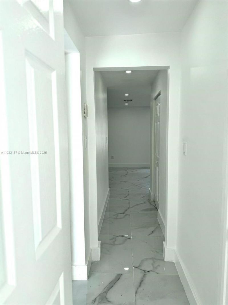 712 Hialeah Dr, Hialeah, FL 33010 Photo