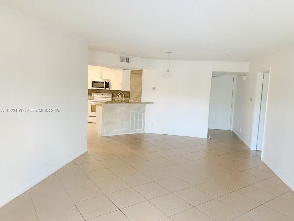 8851 Wiles Rd, Unit 204, Coral Springs, FL 33067 Photo