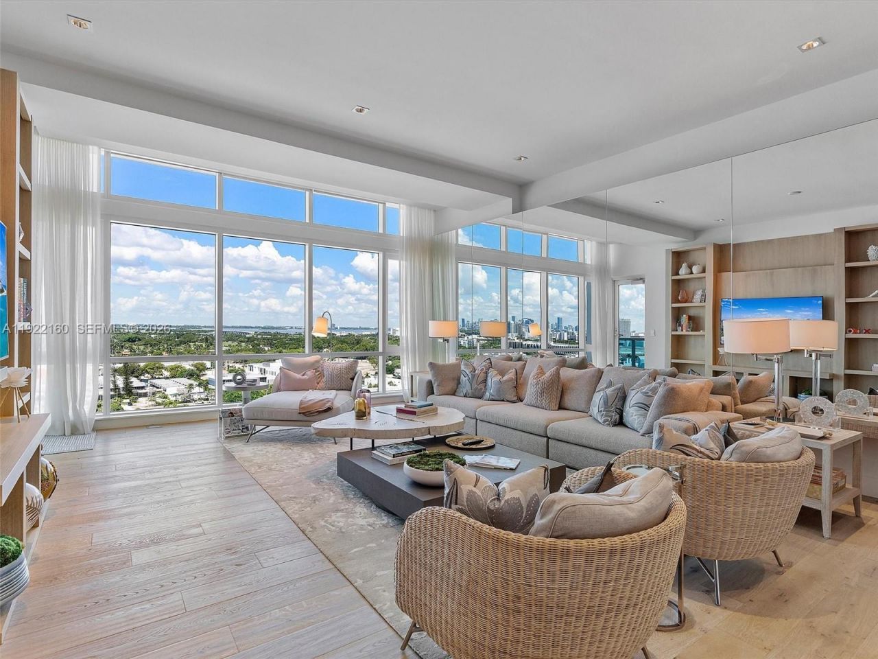 102 24th St, Unit PH-1613, Miami Beach, FL 33139 Photo