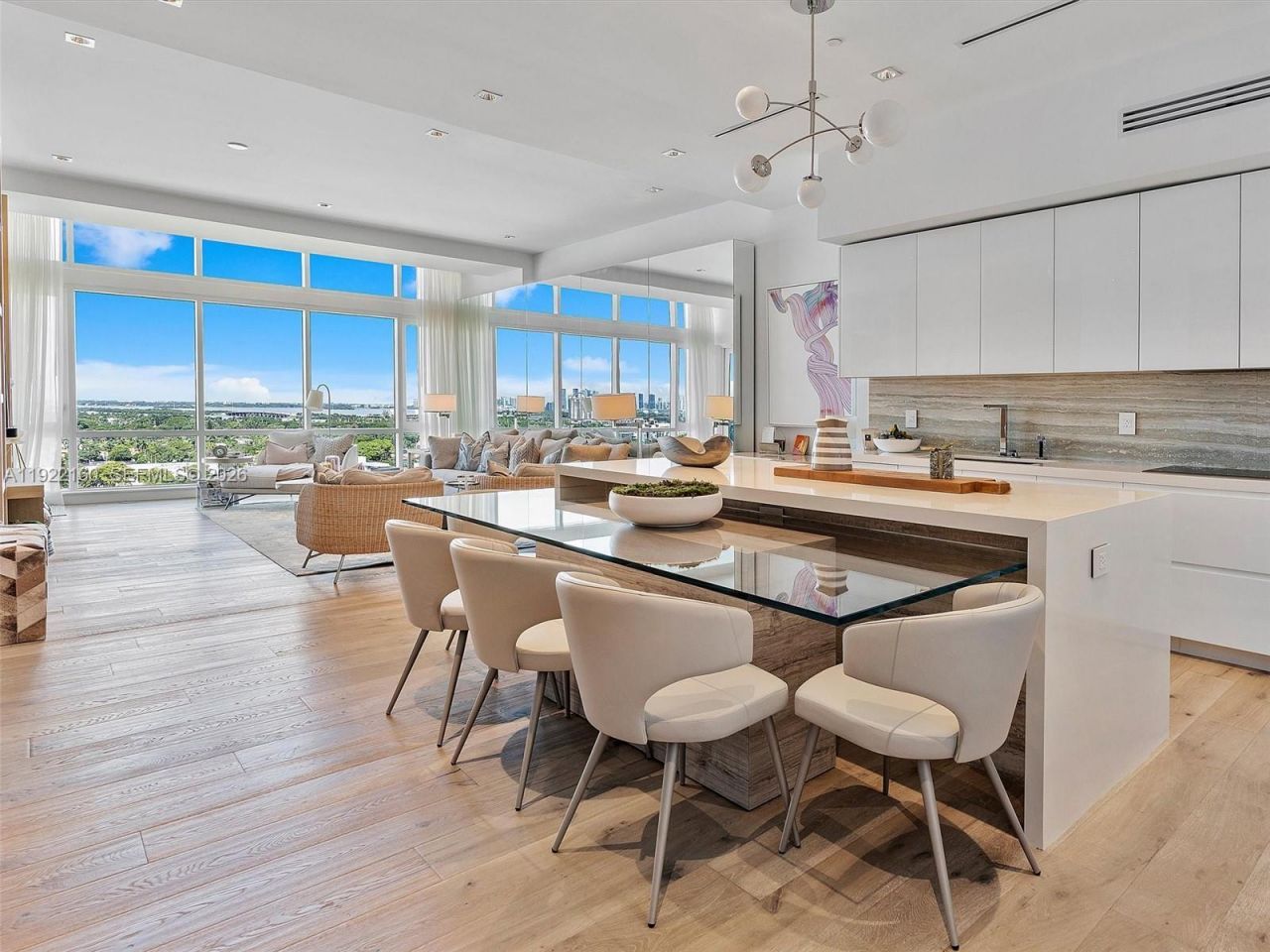 102 24th St, Unit PH-1613, Miami Beach, FL 33139 Photo