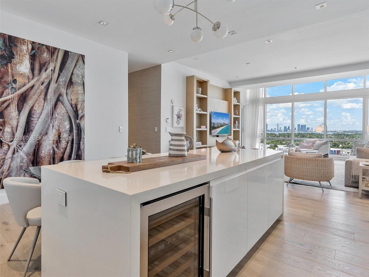 102 24th St, Unit PH-1613, Miami Beach, FL 33139 Photo