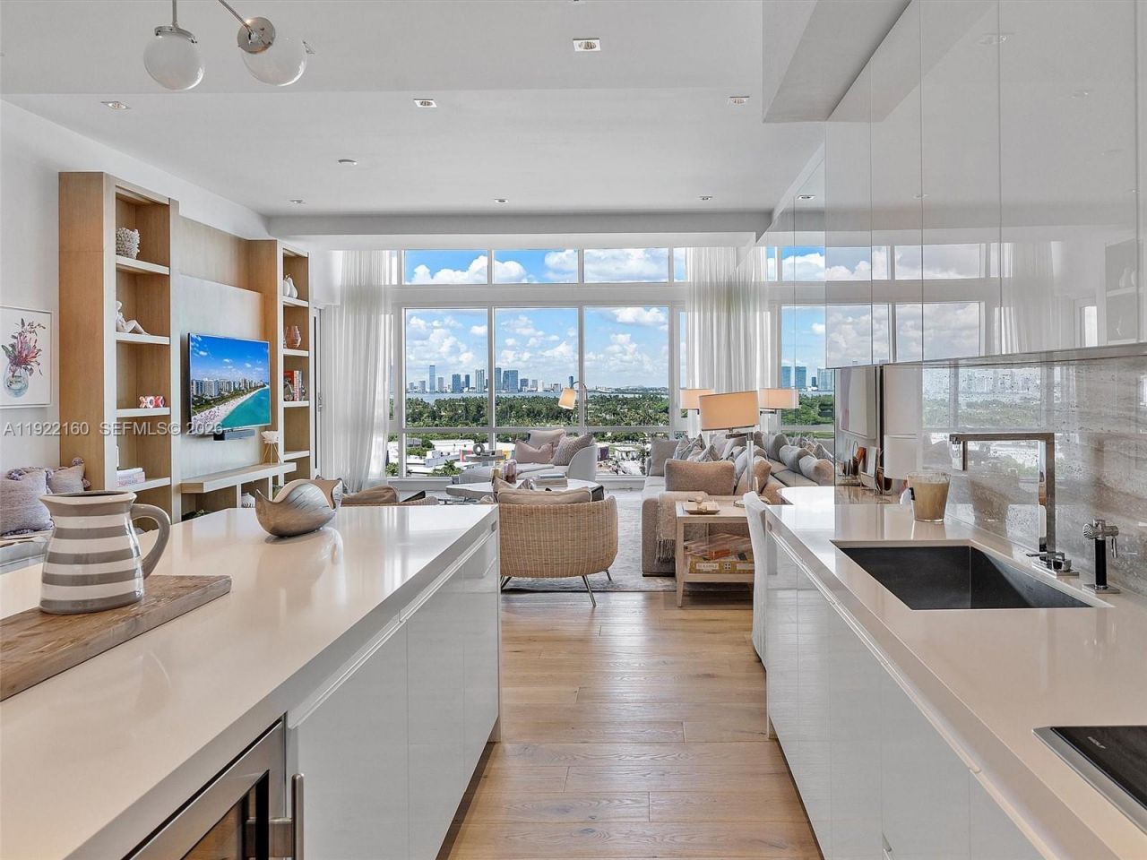 102 24th St, Unit PH-1613, Miami Beach, FL 33139 Photo