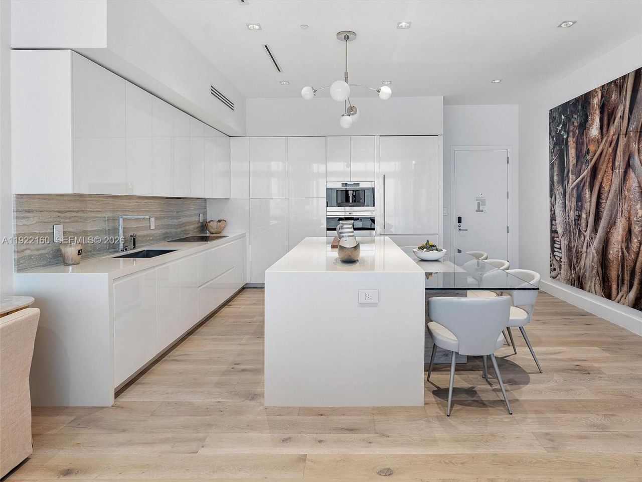 102 24th St, Unit PH-1613, Miami Beach, FL 33139 Photo