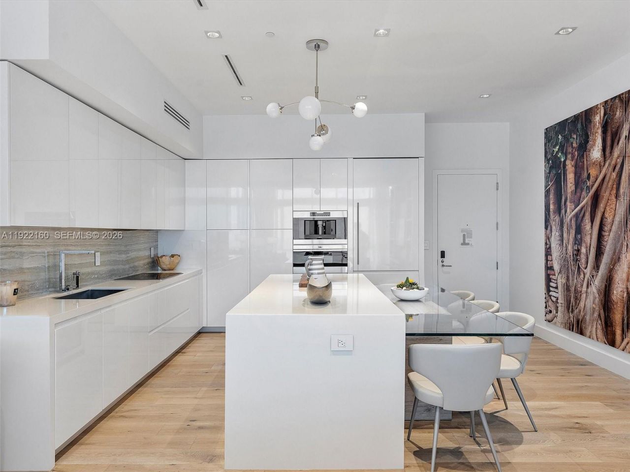 102 24th St, Unit PH-1613, Miami Beach, FL 33139 Photo