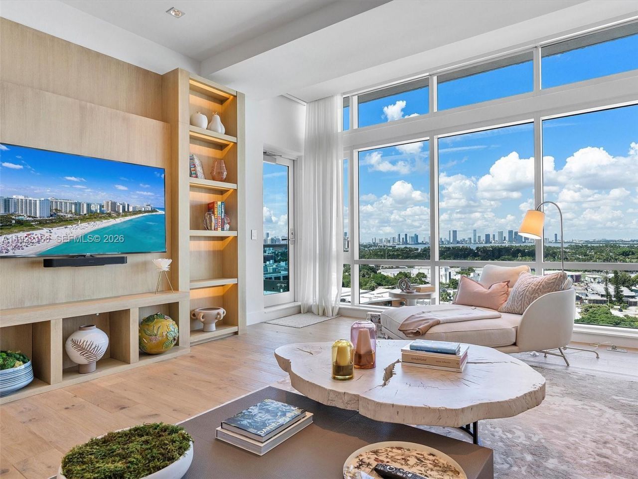 102 24th St, Unit PH-1613, Miami Beach, FL 33139 Photo