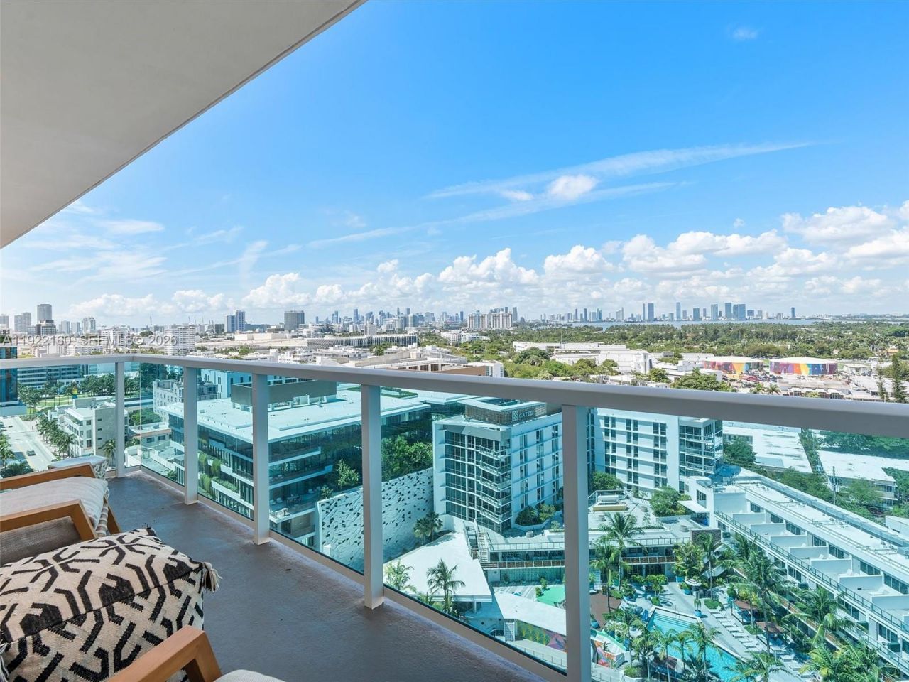 102 24th St, Unit PH-1613, Miami Beach, FL 33139 Photo