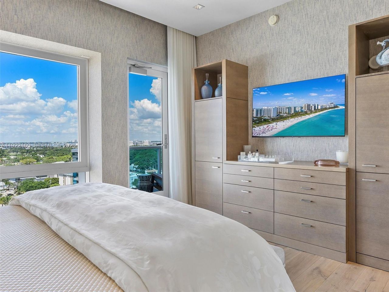 102 24th St, Unit PH-1613, Miami Beach, FL 33139 Photo