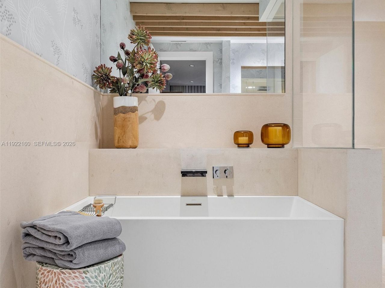 102 24th St, Unit PH-1613, Miami Beach, FL 33139 Photo