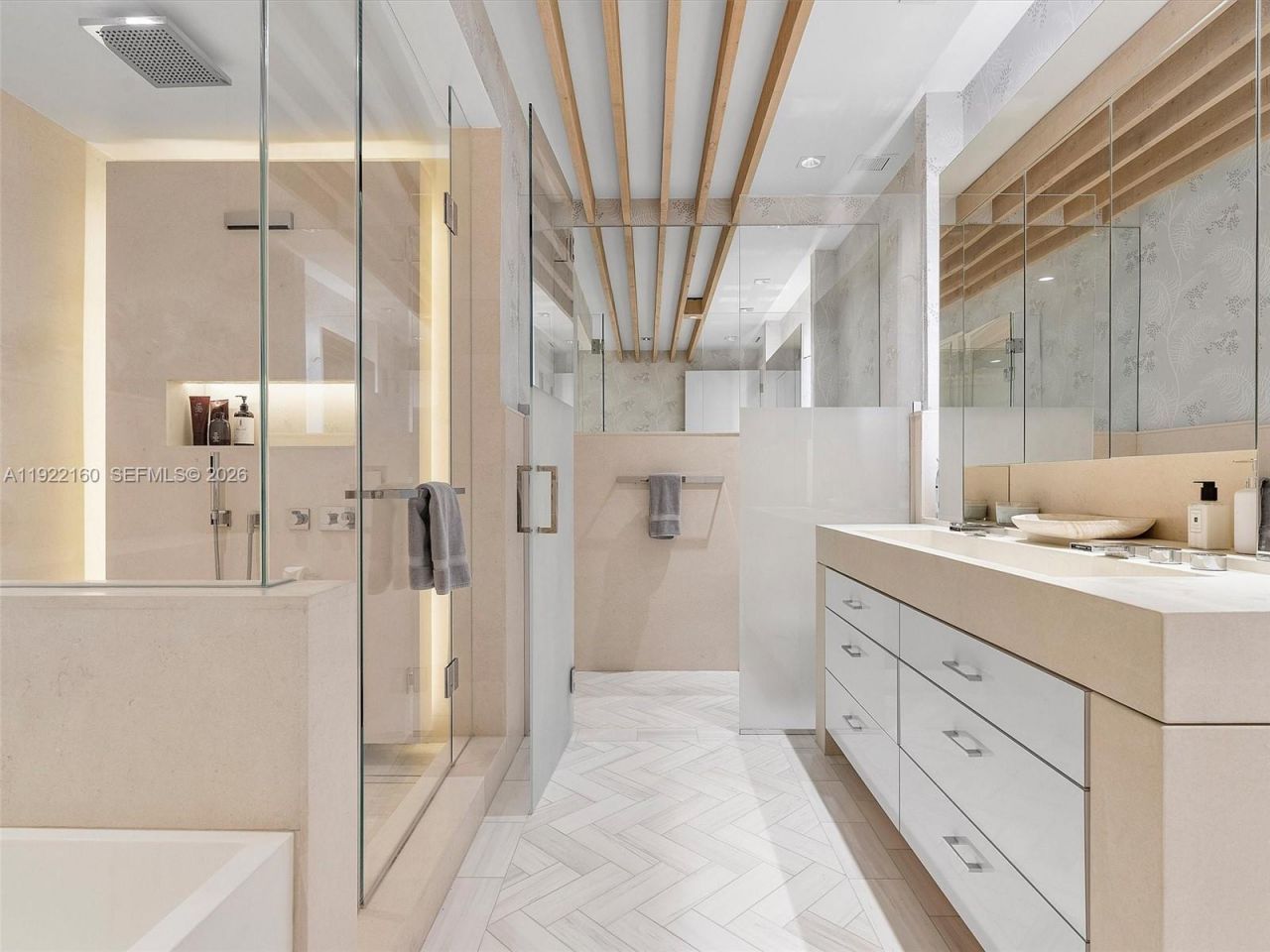 102 24th St, Unit PH-1613, Miami Beach, FL 33139 Photo