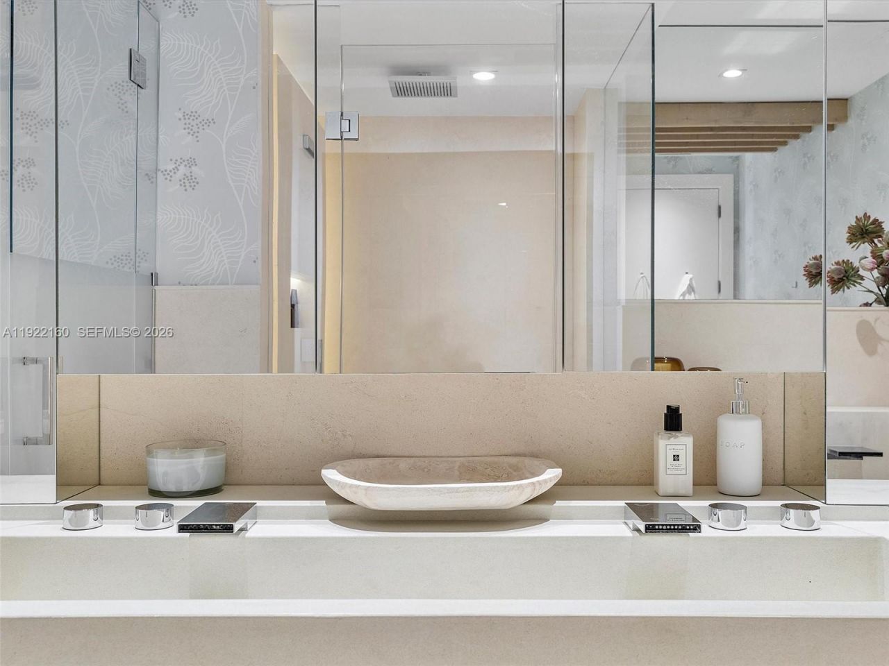 102 24th St, Unit PH-1613, Miami Beach, FL 33139 Photo