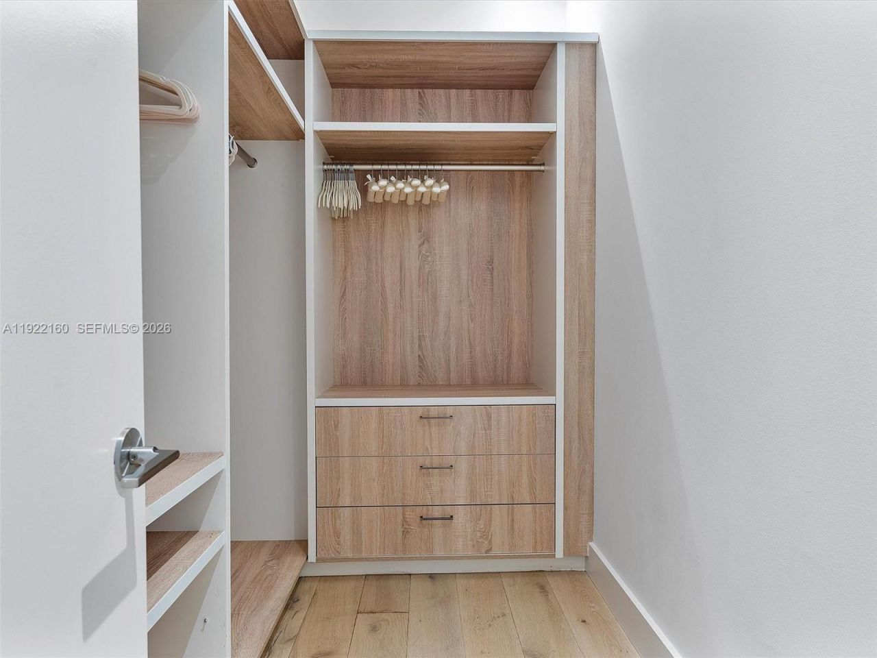 102 24th St, Unit PH-1613, Miami Beach, FL 33139 Photo