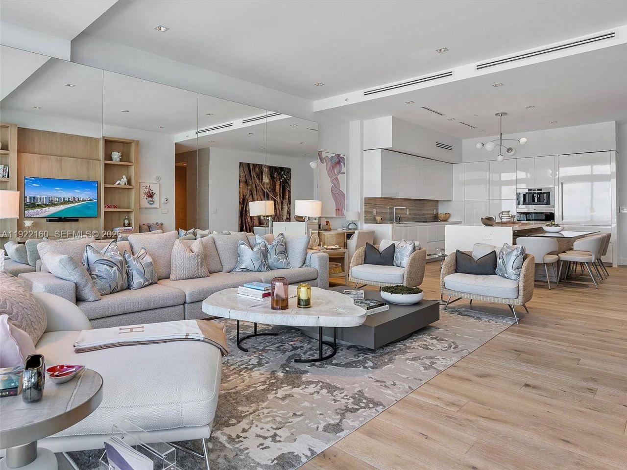 102 24th St, Unit PH-1613, Miami Beach, FL 33139 Photo