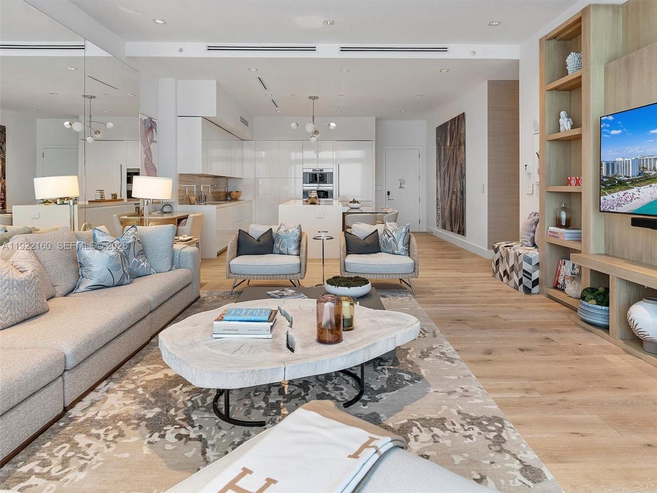 102 24th St, Unit PH-1613, Miami Beach, FL 33139 Photo