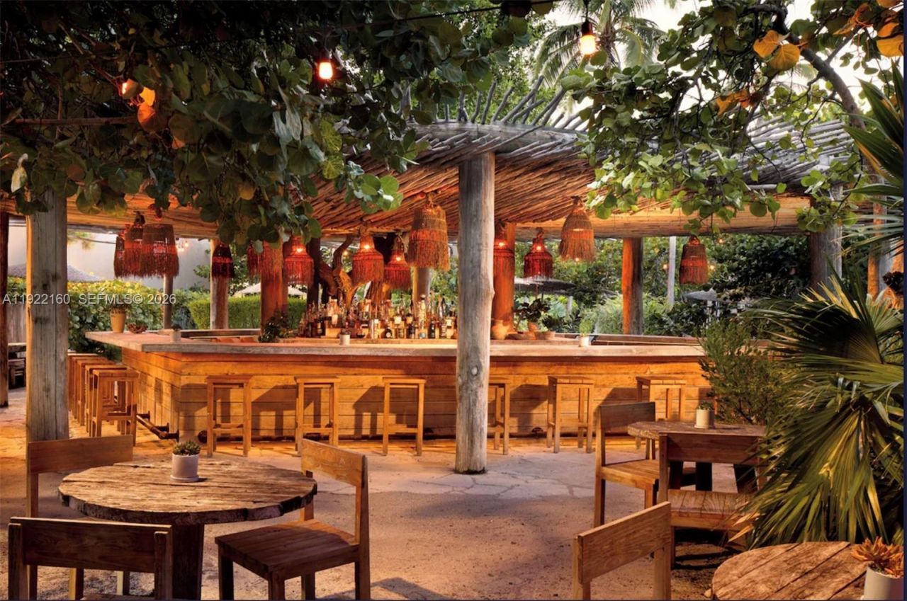 102 24th St, Unit PH-1613, Miami Beach, FL 33139 Photo