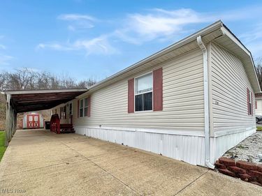 2749 Deer Pass Drive SW, Canton, OH 44706