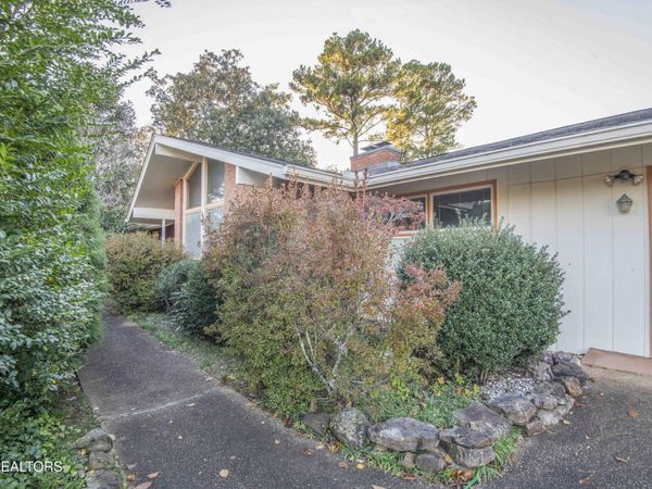 8613 Wimbledon Drive, Knoxville, TN 37923